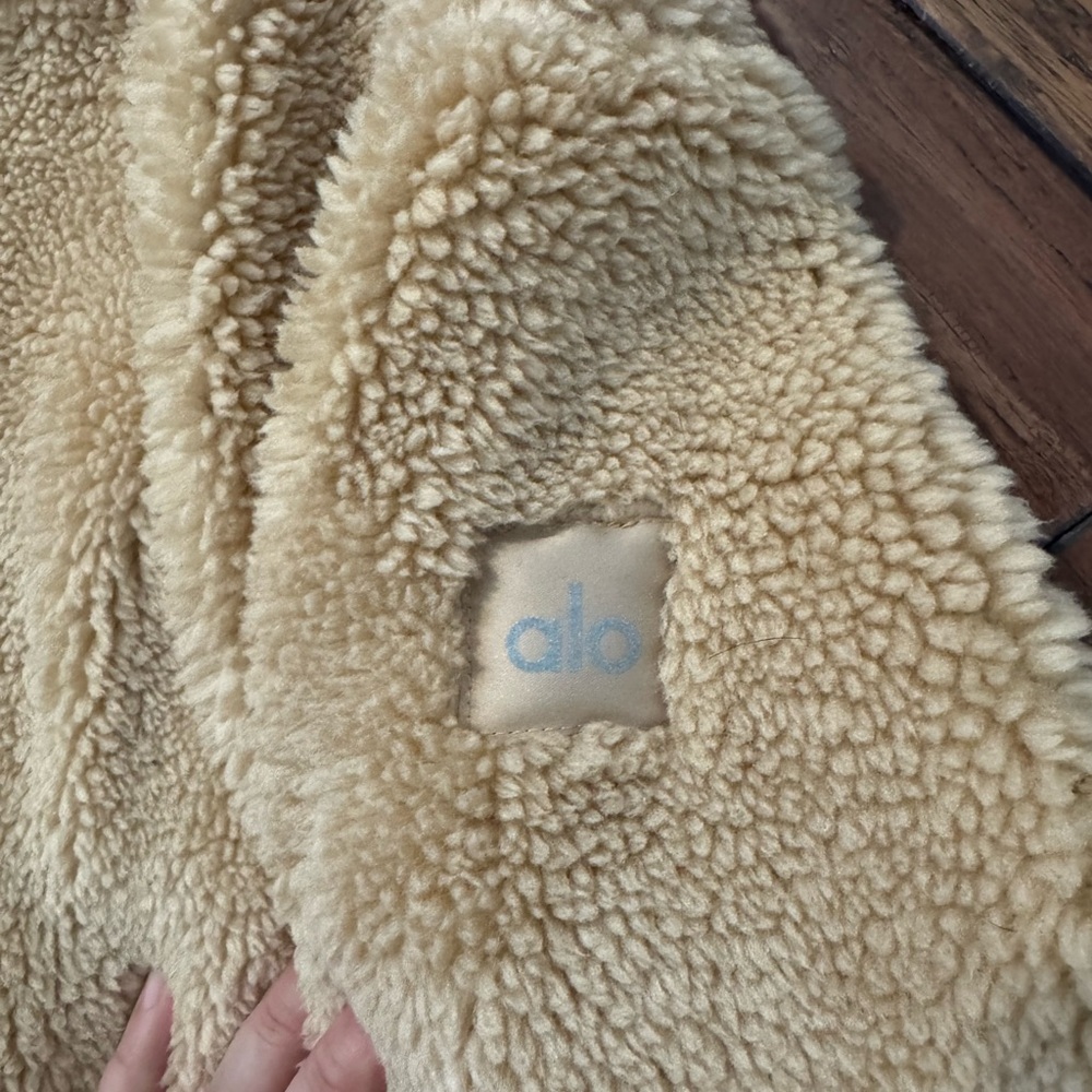 ALO Foxy Sherpa Jacket in Camel without Hood! - Picture 15 of 15